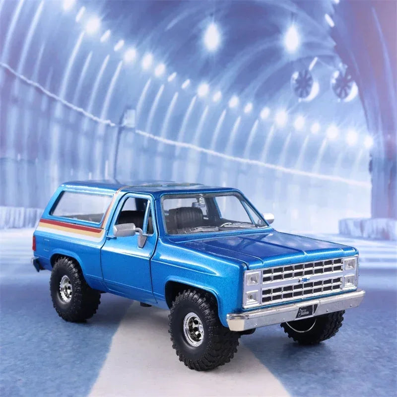1:24 Scale 1980 Chevrolet BLAZER SUV Off-road Vehicle Diecast - Chevy Metal Alloy Model Car, Perfect Toy for Children, Ideal for Gifts and Collectors (J302)!